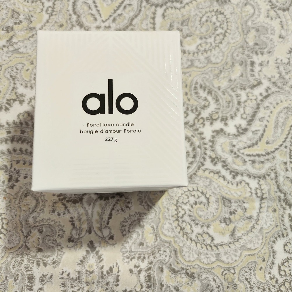 Alo Yoga Floral Love Candle 227g 8oz Wood Wick Scented Soy Wax Wellness Gift New